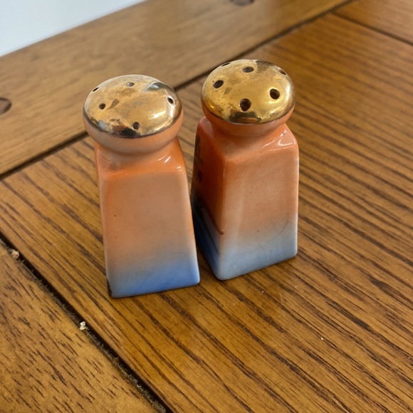 Hand painted Japanese vintage salt and pepper shakers - Picture 4 of 4